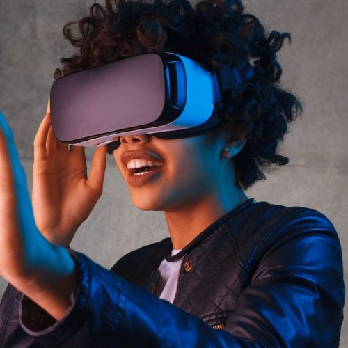 Top 5 Essential Travel Tech Gadgets Every Canadian Needs in 2025